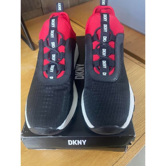 DKNY Little Kids US Size 5 Danni Dino Black/Red Sneakers Style - Picture 2 of 6